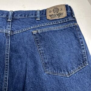 Wrangler Rugged Wear Mens Size 42x30 Blue Denim Straight Leg Jeans